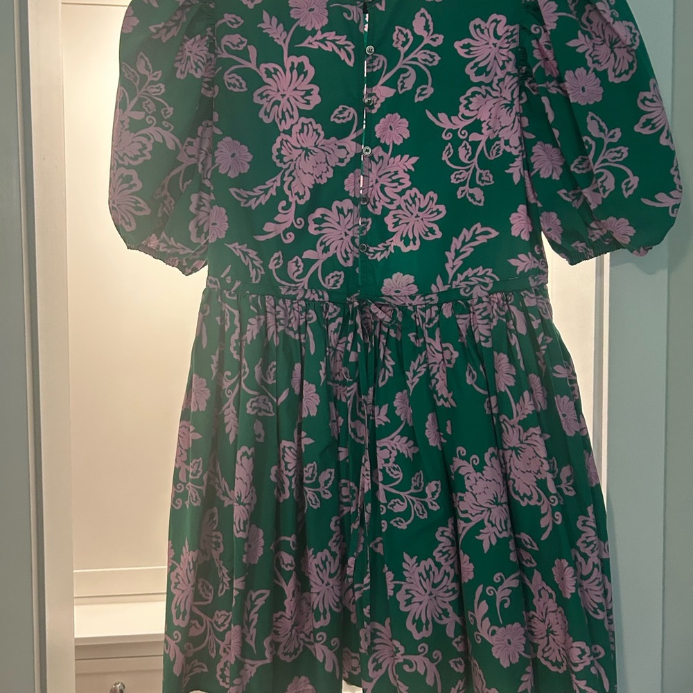 Casual, puff sleeve Xirena mini - fun and flirty